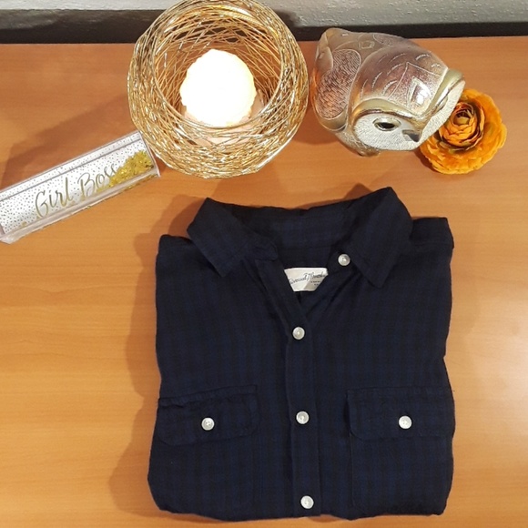 Cozy blue plaid Long Sleeve Drapey Shirt 🧥❄️☃️ - Picture 4 of 8